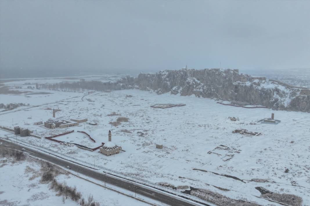 Tarihi yapılar karla kaplandı 14